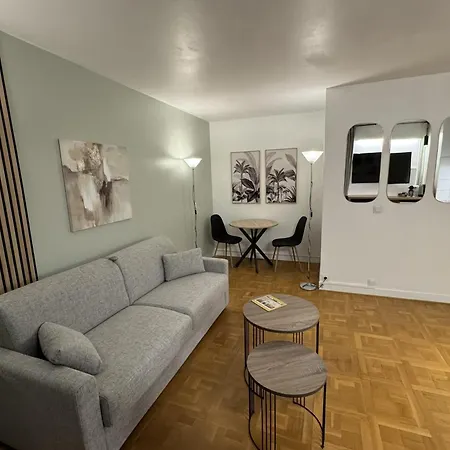 Appartamento Nice Studio With Balcony Near The Eiffel Tower