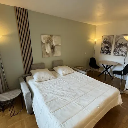 Appartamento Nice Studio With Balcony Near The Eiffel Tower Parigi